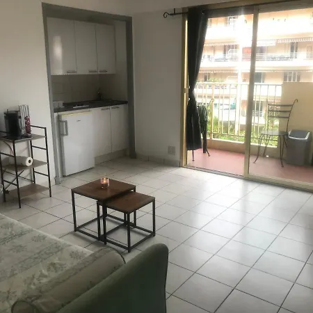 Apartment Cannes De 24 M2 Proche Centre *